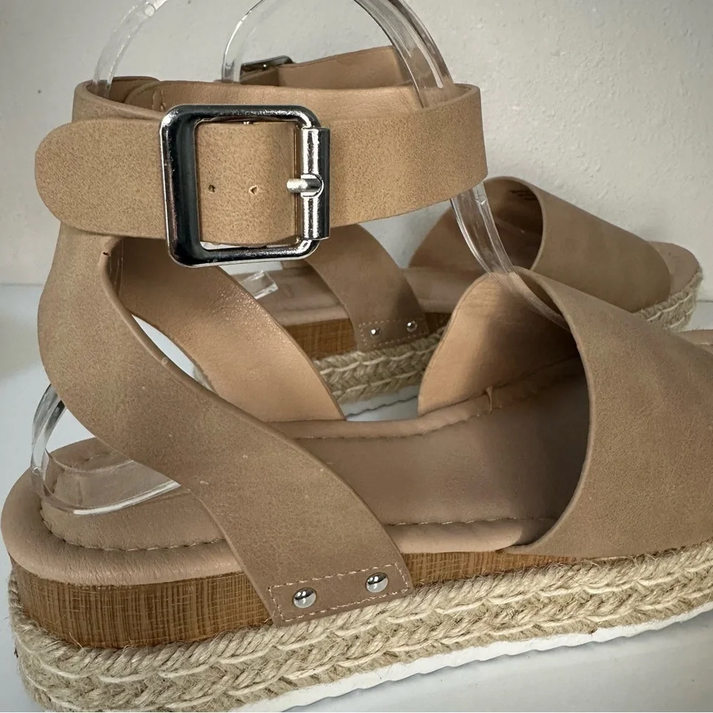 Cushionaire Espadrille Sandals
